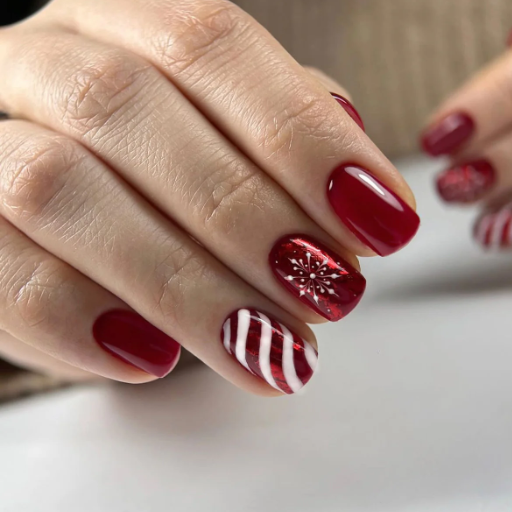 How to Adapt Candy Cane Nails for Short Nails