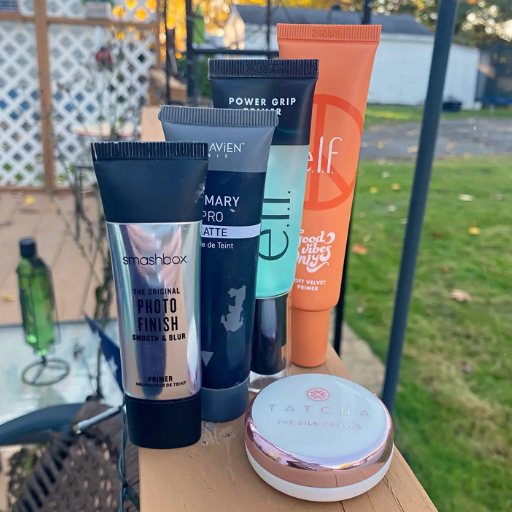 Which are the top primers for smoothing and blurring imperfections