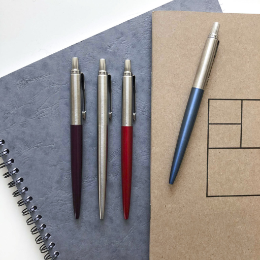 What makes the Parker Jotter so popular among pen enthusiasts