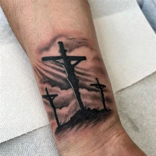 How do you choose the perfect three-cross tattoo for men_