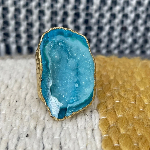 Agate in Jewelry and Home Decor