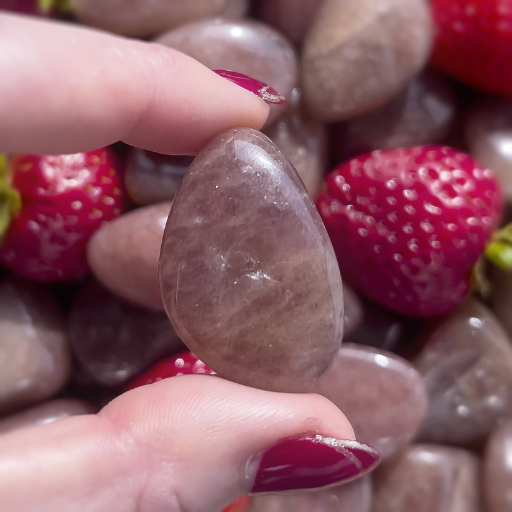 Historical Significance of Strawberry Quartz (1)