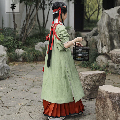 Introduction to Hanfu and Its Magnificent Sleeves