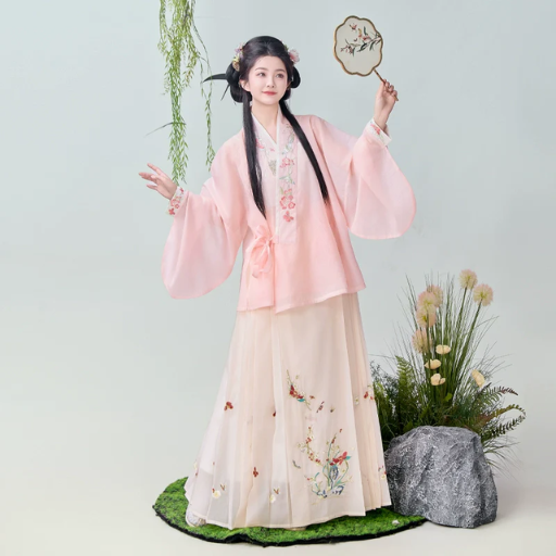 The Cultural Importance of Sleeves in Hanfu Design